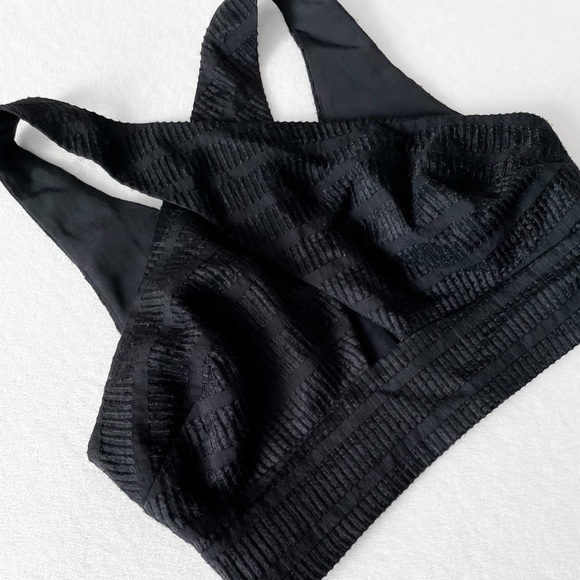 MARCIANO Cross-front Crop Top - Picture 3 of 11